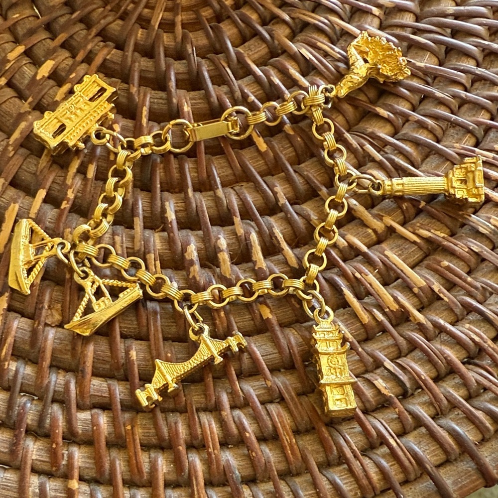 Vintage gold tone san francisco charm bracelt